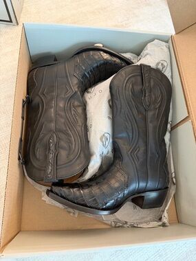 Women's Black Western Croc-Embossed Heeled Boots